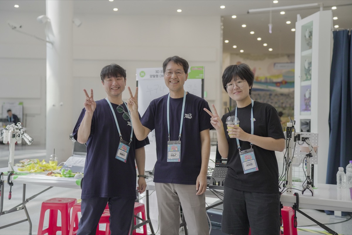 OMX Twins의 작품 사진 3